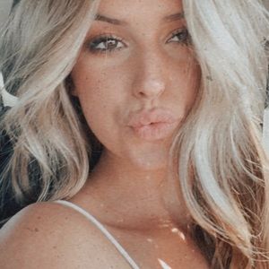 Meet your Posher, Brenna